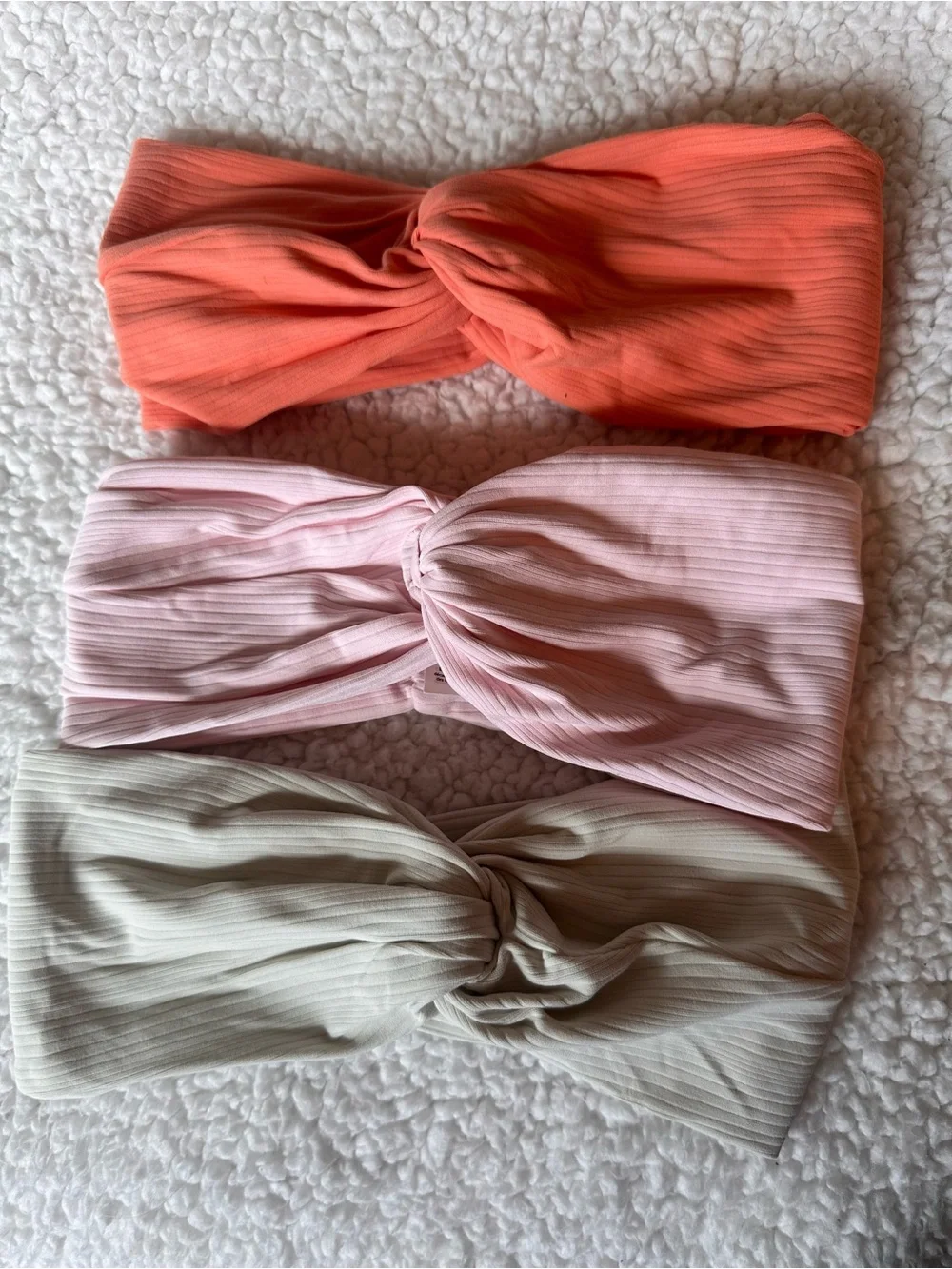 LULULEMON Ribbed Nulu twist-front headband.